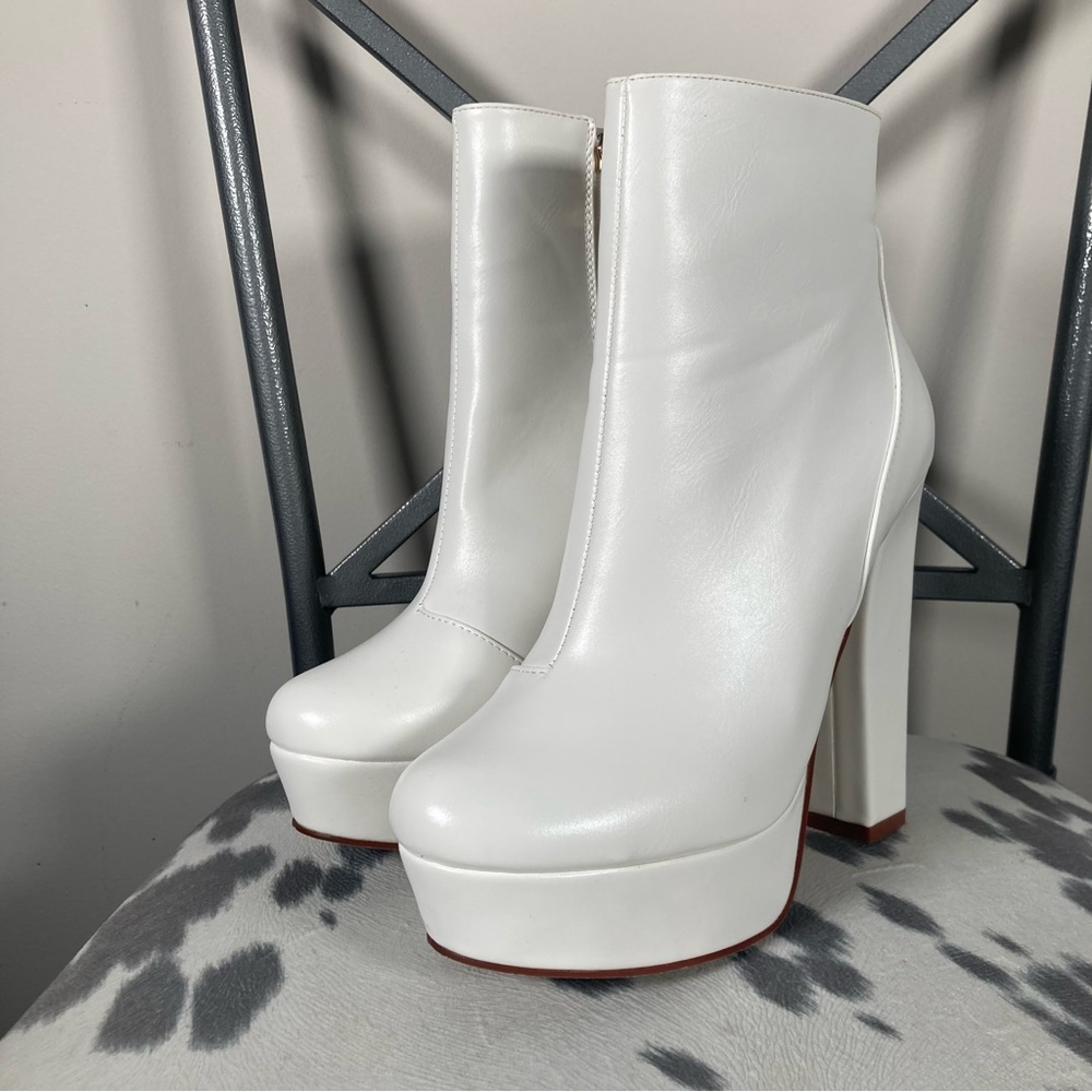 White Platform booties, size 7.5